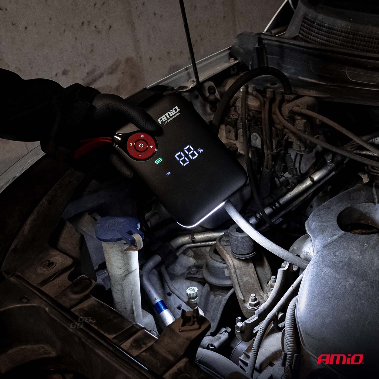 Amio - Φορητός Εκκινητής Μπαταρίας (Jump Starter) Mini με ενσωματωμένο Κομπρεσέρ Αέρα, Powerbank και Φακό LED τάση λειτουργίας 12V με χωρητικότητα 7,2Ah και μέγιστο ρεύμα εκκίνησης 600A για Επιβατικά Αυτοκίνητα - 1 τεμ. (04675/AM) Amio - Φορητός Εκκινητής Μπαταρίας (Jump Starter) Mini με ενσωματωμένο Κομπρεσέρ Αέρα, Powerbank και Φακό LED τάση λειτουργίας 12V με χωρητικότητα 7,2Ah και μέγιστο ρεύμα εκκίνησης 600A για Επιβατικά Αυτοκίνητα - 1 τεμ. (04675/AM)