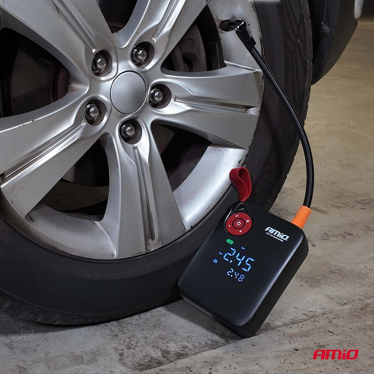 Amio - Φορητός Εκκινητής Μπαταρίας (Jump Starter) Mini με ενσωματωμένο Κομπρεσέρ Αέρα, Powerbank και Φακό LED τάση λειτουργίας 12V με χωρητικότητα 7,2Ah και μέγιστο ρεύμα εκκίνησης 600A για Επιβατικά Αυτοκίνητα - 1 τεμ. (04675/AM) Amio - Φορητός Εκκινητής Μπαταρίας (Jump Starter) Mini με ενσωματωμένο Κομπρεσέρ Αέρα, Powerbank και Φακό LED τάση λειτουργίας 12V με χωρητικότητα 7,2Ah και μέγιστο ρεύμα εκκίνησης 600A για Επιβατικά Αυτοκίνητα - 1 τεμ. (04675/AM)