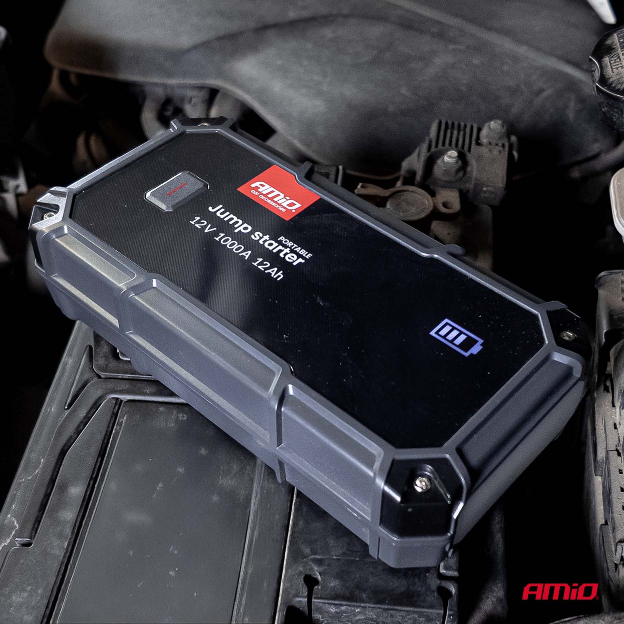 Amio - Φορητός Εκκινητής Μπαταρίας (Jump Starter), Powerbank και Φακός LED τάση λειτουργίας 12V με χωρητικότητα 12Ah και ρεύμα εκκίνησης 500A (στιγμιαία μέγιστη ισχύς 1000A) σειρά Pro για Επιβατικά Αυτοκίνητα - 1 τεμ. (04676/AM) Amio - Φορητός Εκκινητής Μπαταρίας (Jump Starter), Powerbank και Φακός LED τάση λειτουργίας 12V με χωρητικότητα 12Ah και ρεύμα εκκίνησης 500A (στιγμιαία μέγιστη ισχύς 1000A) σειρά Pro για Επιβατικά Αυτοκίνητα - 1 τεμ. (04676/AM)