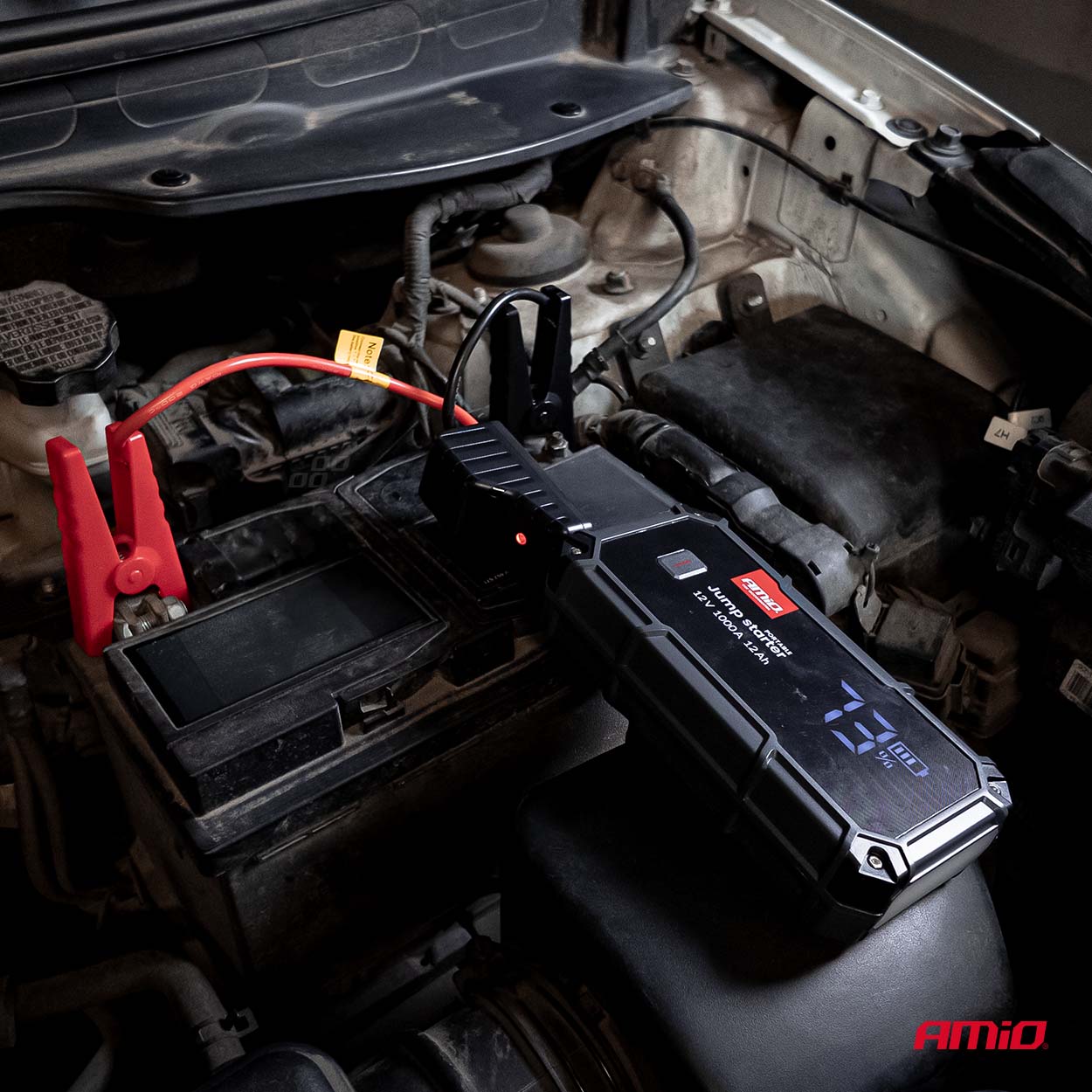 Amio - Φορητός Εκκινητής Μπαταρίας (Jump Starter), Powerbank και Φακός LED τάση λειτουργίας 12V με χωρητικότητα 12Ah και ρεύμα εκκίνησης 500A (στιγμιαία μέγιστη ισχύς 1000A) σειρά Pro για Επιβατικά Αυτοκίνητα - 1 τεμ. (04676/AM) Amio - Φορητός Εκκινητής Μπαταρίας (Jump Starter), Powerbank και Φακός LED τάση λειτουργίας 12V με χωρητικότητα 12Ah και ρεύμα εκκίνησης 500A (στιγμιαία μέγιστη ισχύς 1000A) σειρά Pro για Επιβατικά Αυτοκίνητα - 1 τεμ. (04676/AM)