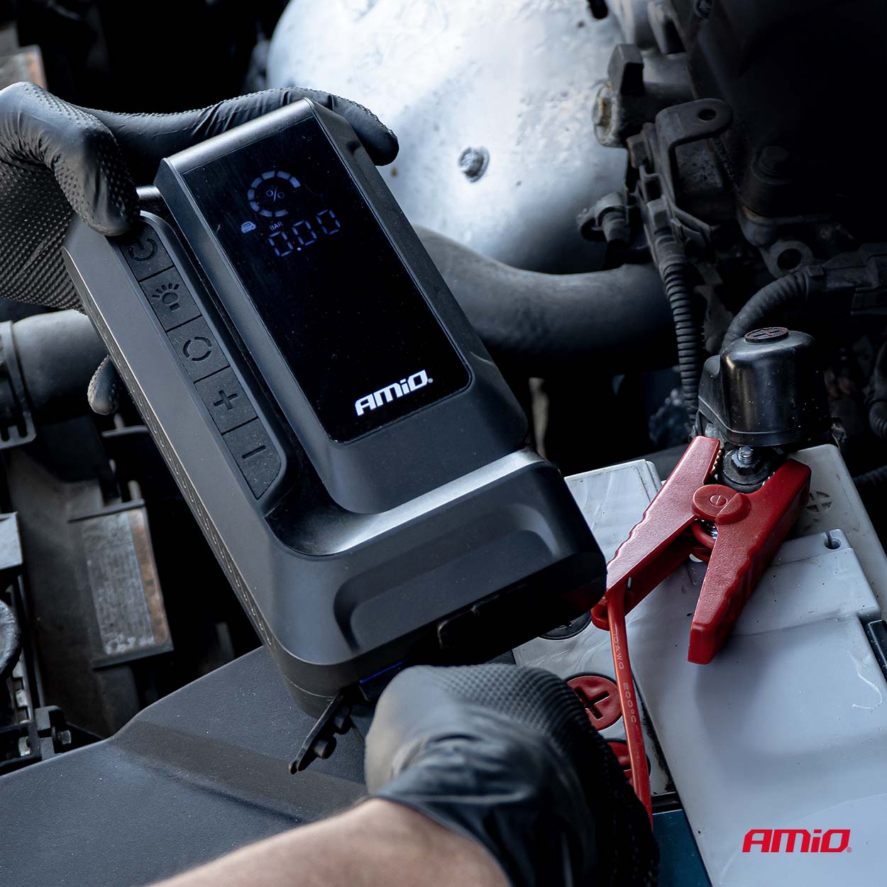 Amio - Φορητός Εκκινητής Μπαταρίας (Jump Starter) 4 σε 1 με ενσωματωμένο Κομπρεσέρ Αέρα, Powerbank και Φακό LED τάση λειτουργίας 12V με χωρητικότητα 12Ah και μέγιστο ρεύμα εκκίνησης 1600A για Επιβατικά Αυτοκίνητα - 1 τεμ. (04677/AM) Amio - Φορητός Εκκινητής Μπαταρίας (Jump Starter) 4 σε 1 με ενσωματωμένο Κομπρεσέρ Αέρα, Powerbank και Φακό LED τάση λειτουργίας 12V με χωρητικότητα 12Ah και μέγιστο ρεύμα εκκίνησης 1600A για Επιβατικά Αυτοκίνητα - 1 τεμ. (04677/AM)